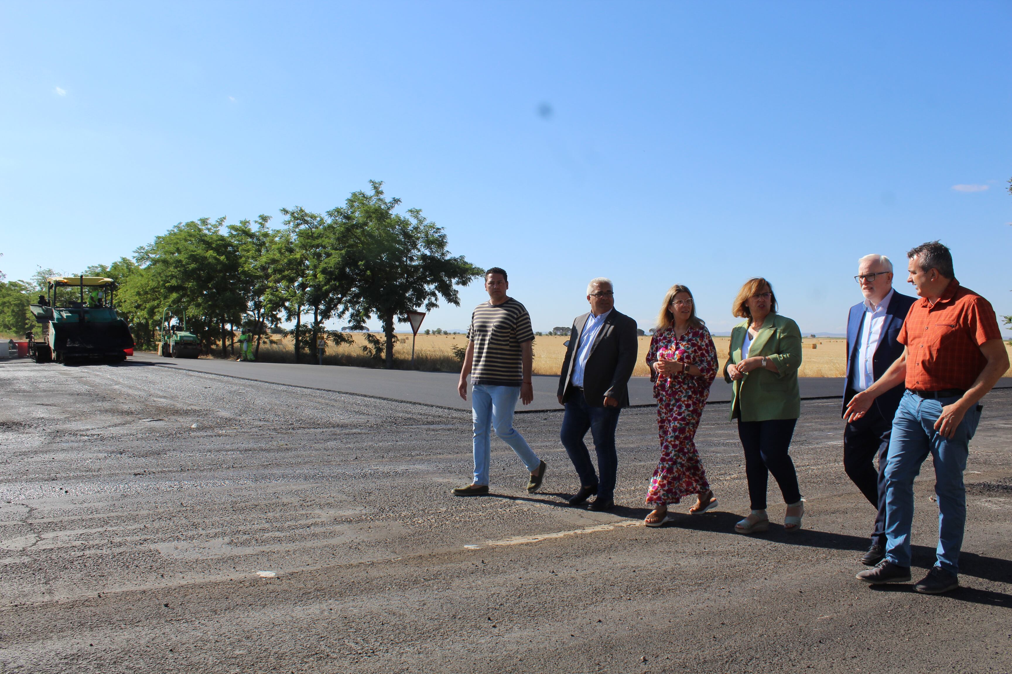 Representantes visitando las obras el pasado mes de junio