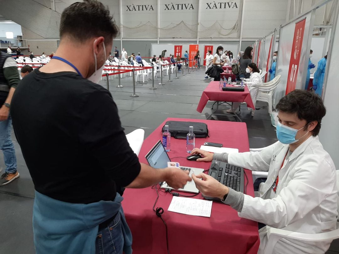 La vacunació als docents ha donat inici hui