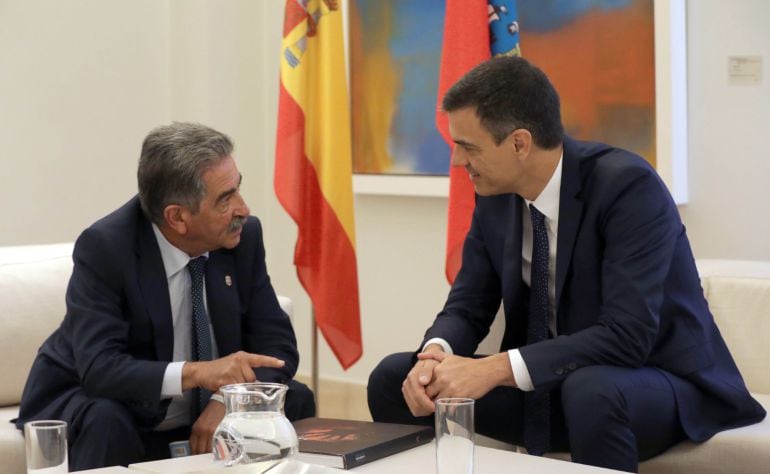 Revilla y Pedro Sánchez en Moncloa 2018