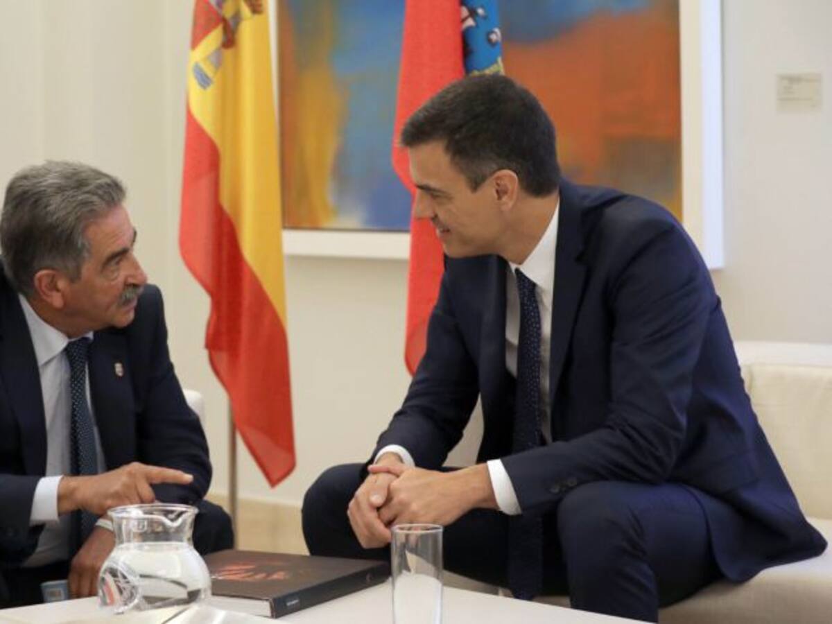 Sánchez se compromete con Revilla en acelerar la llegada del AVE y en pagar la deuda de Valdecilla