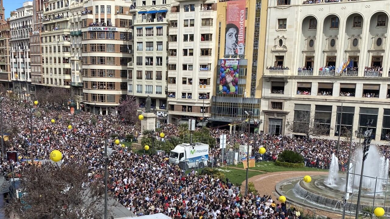 Imagen de una mascletá en València durante estas Fallas de 2022