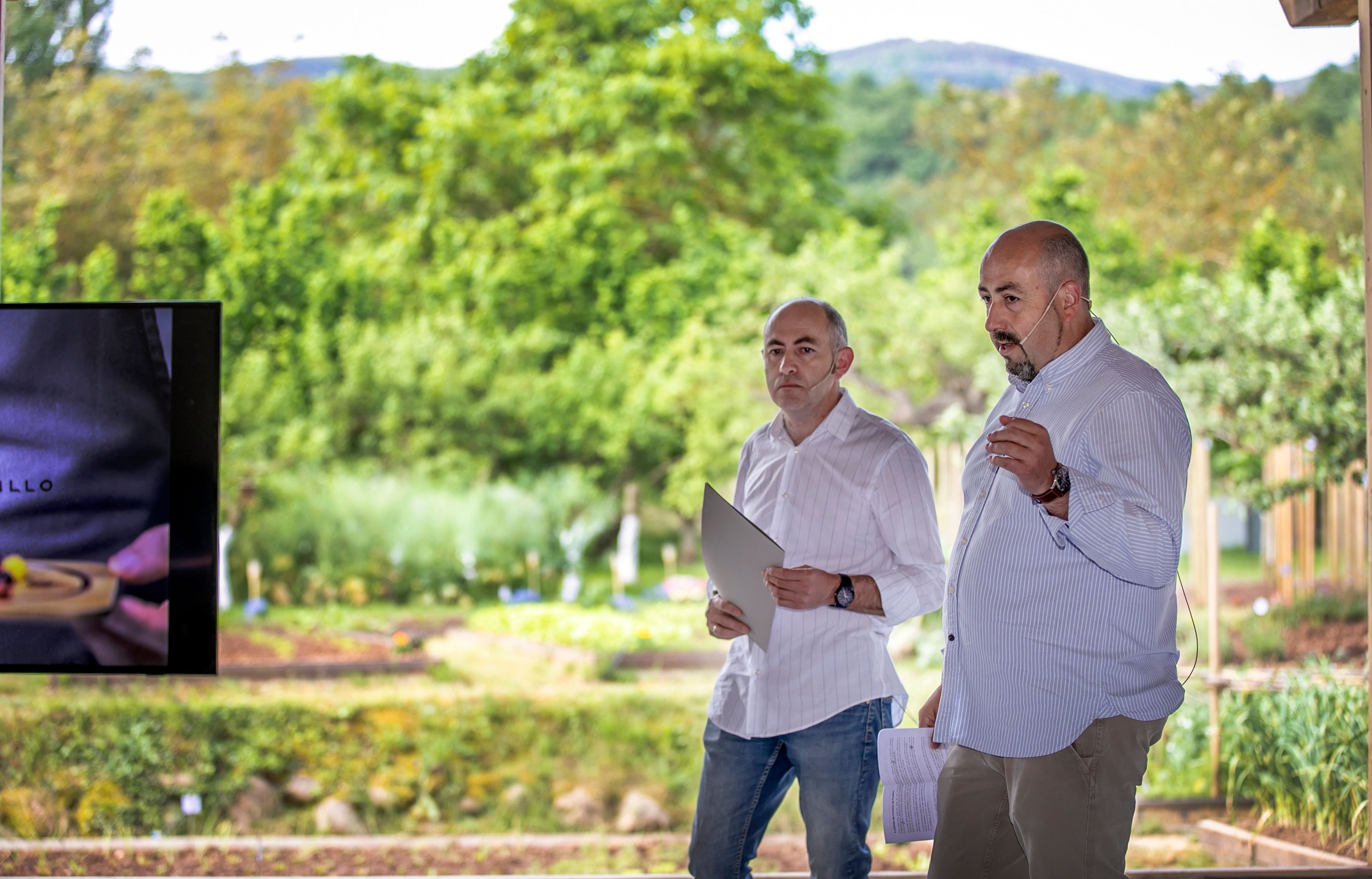 Los hermanos Ignacio (i) y Carlos Echapresto (d), durante la segunda edición de Cocinas de Pueblo.