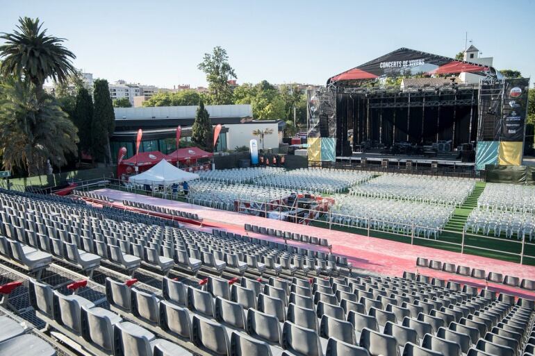 Imagen de la grada montada para los Conciertos de Viveros