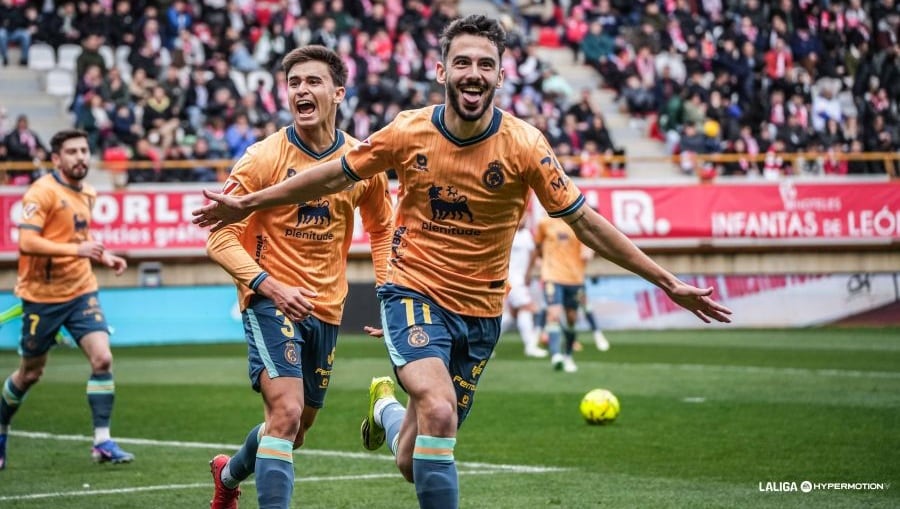 Andrés Martín festeja uno de sus goles en León.