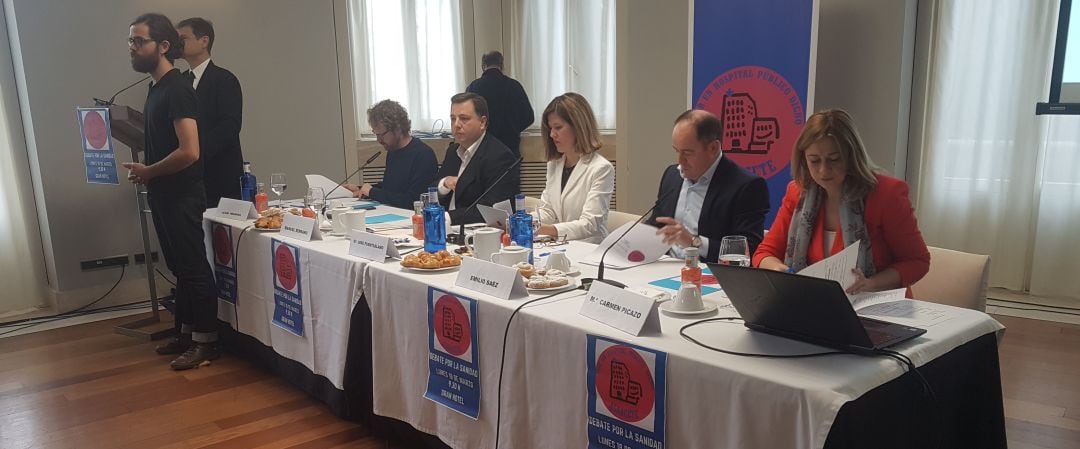 Uno de los momentos del debate