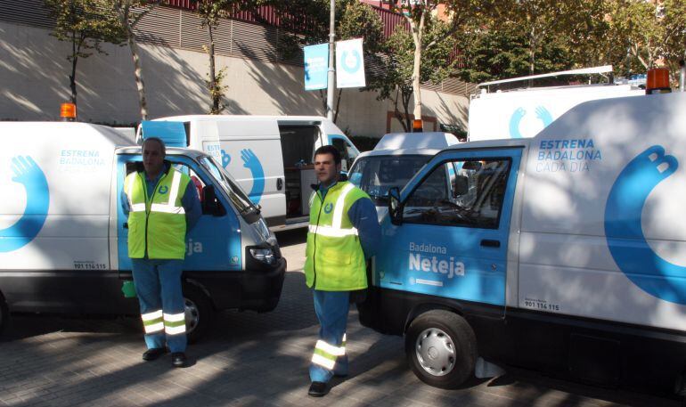 Operarios del servicio de limpieza de Badalona, concesionado a FCC