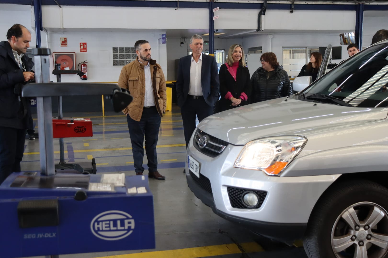 El conseller de Economía, Rafael Climent, ha visitado este sábado la ITV de Gandia que, a partir de ahora, será de gestión pública.