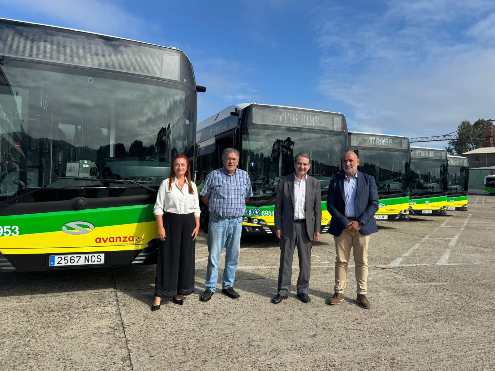 Abel Caballero presenta los cinco nuevos autobuses para Vitrasa