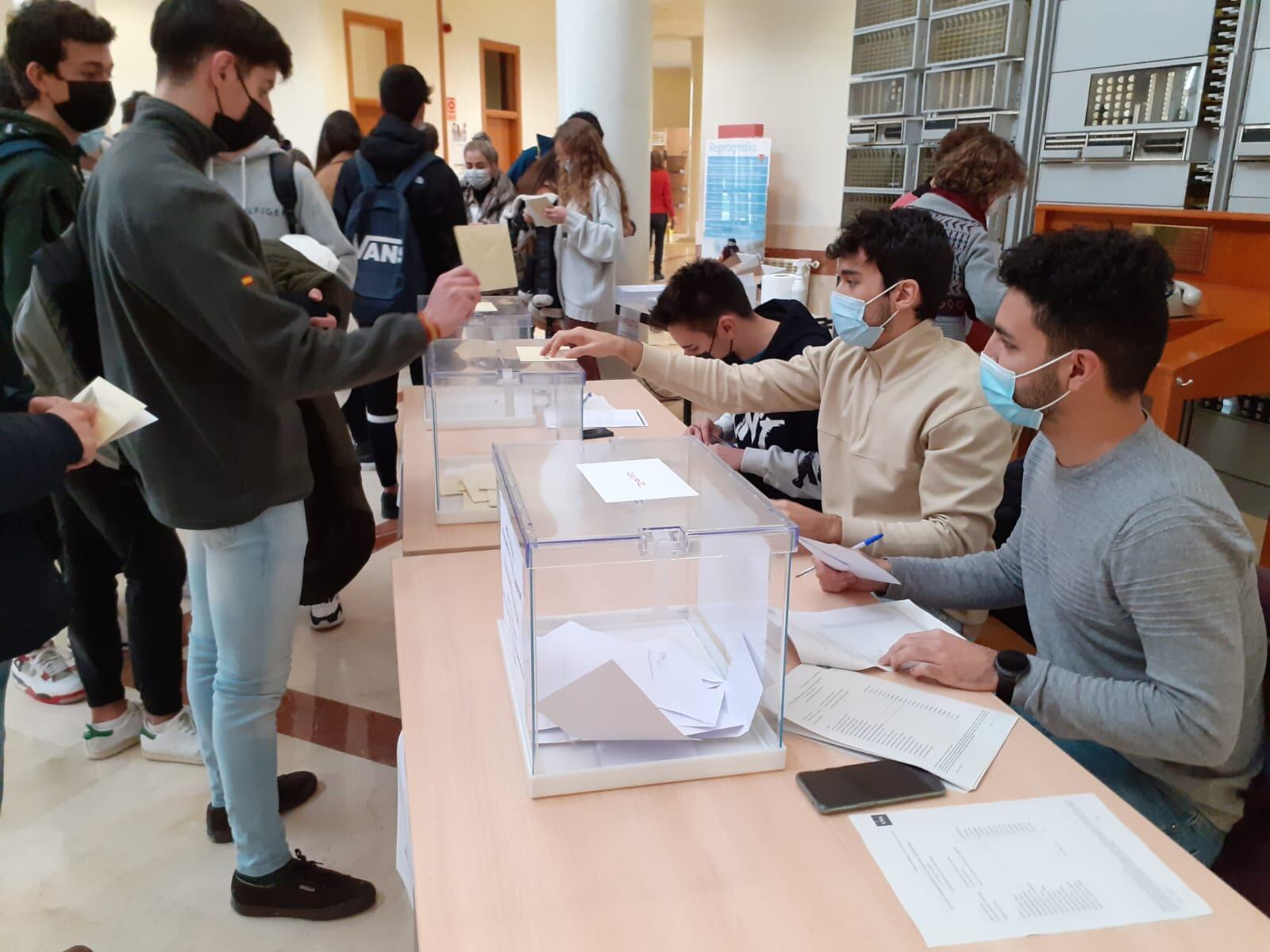 Un momento de las votaciones a rector y nuevo claustro en la Universidad de Valladolid