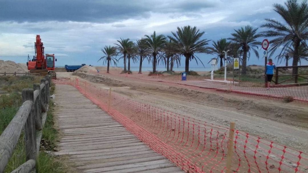 Extracción de arena de la playa de Gandia 
