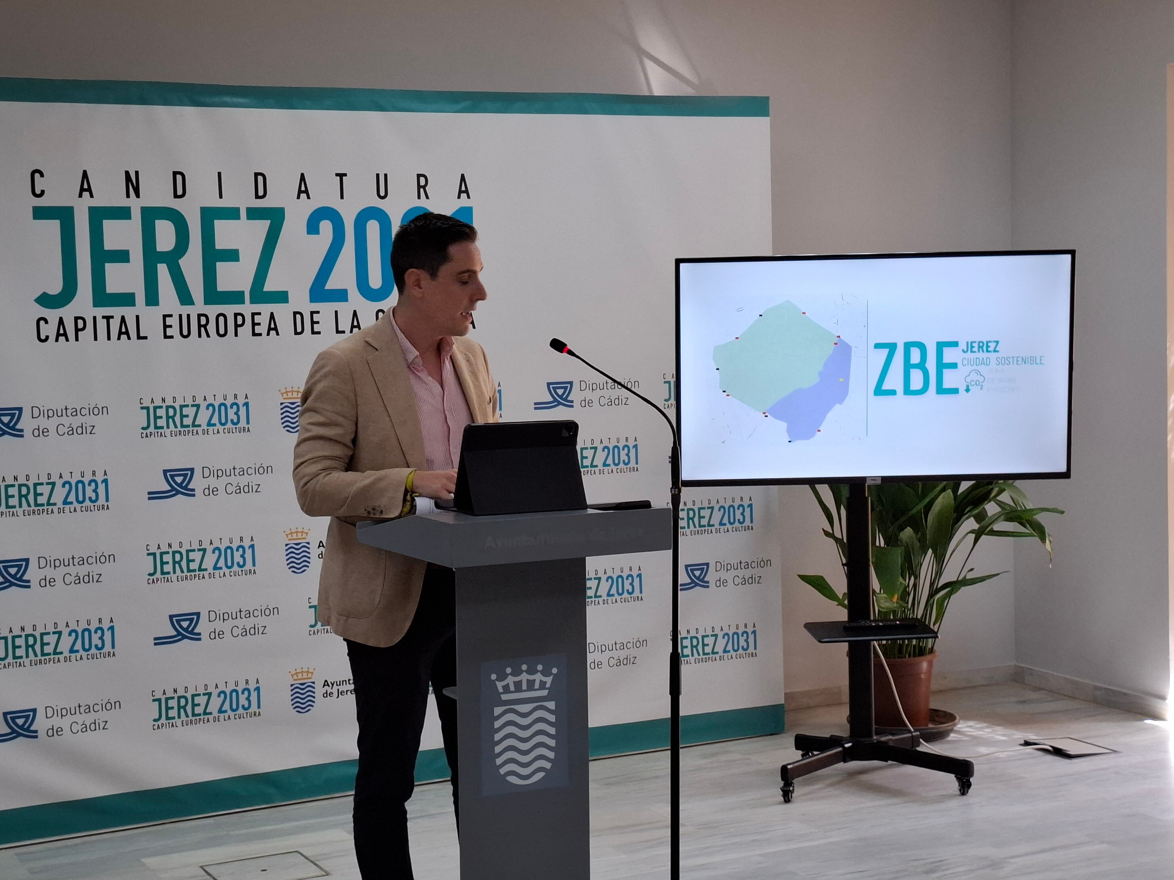 Jaime Espinar en rueda de prensa presentando la nueva ZBE