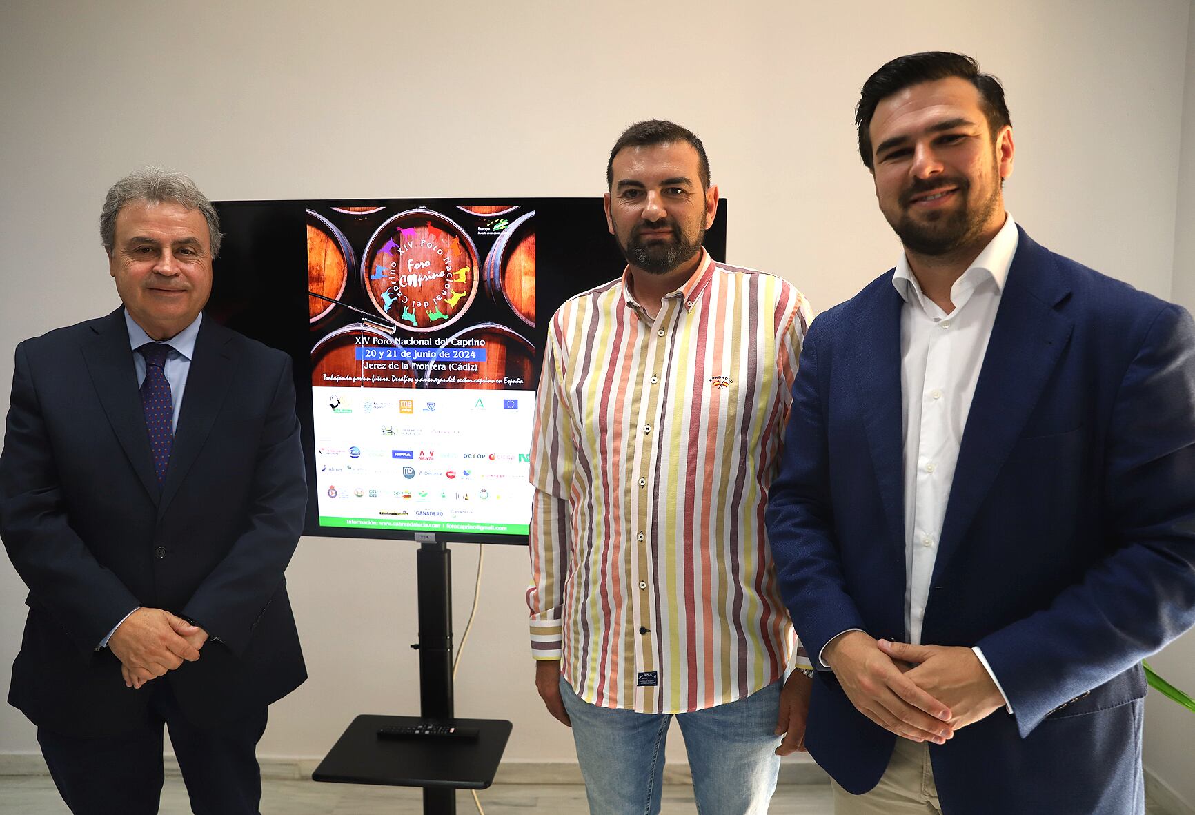 El teniente de alcaldesa de Turismo y Promoción, Antonio Real, junto al delegado territorial de Agricultura, Pesca, Agua y Desarrollo Rural de la Junta en Cádiz, Francisco Moreno, y el presidente de Cabrandalucía, Francisco García Cervilla.