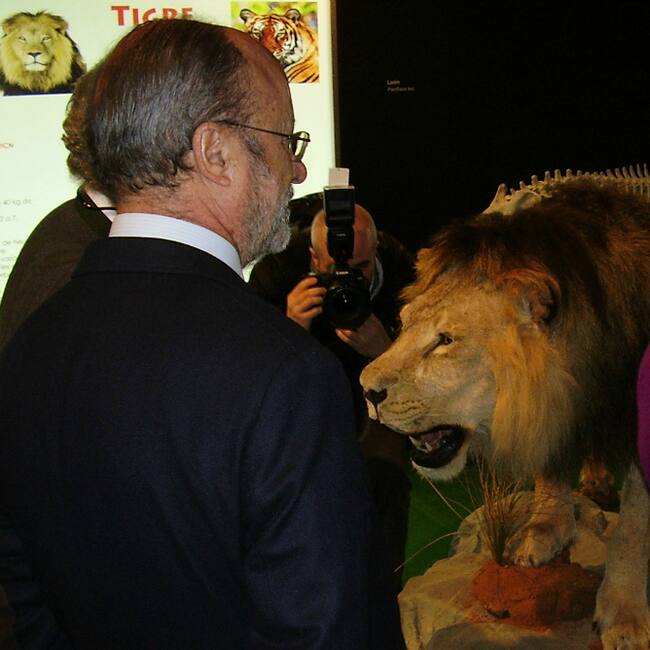 Javier León de la Riva, de visita en una exposición sobre animales