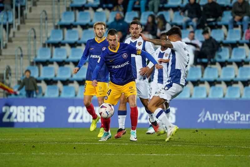 Sergio Molina en el partit d'anada contra el Llevant