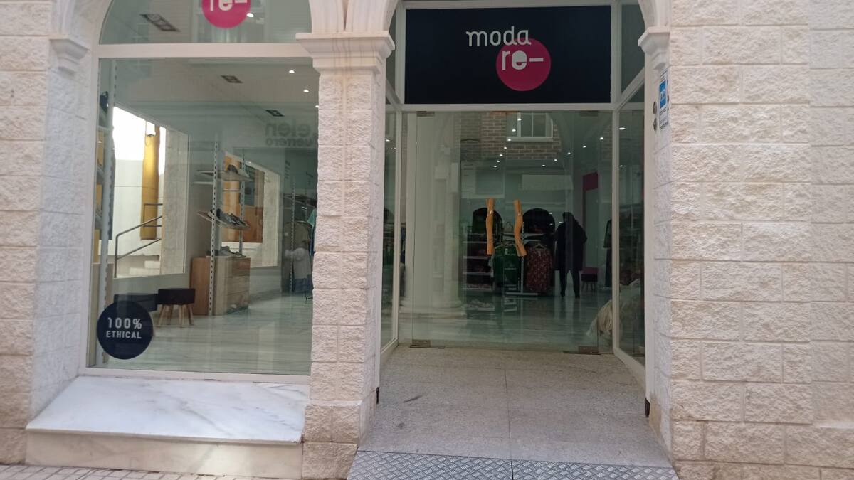 Moda Re, una tienda de Cáritas con ropa de segunda mano en Lorca