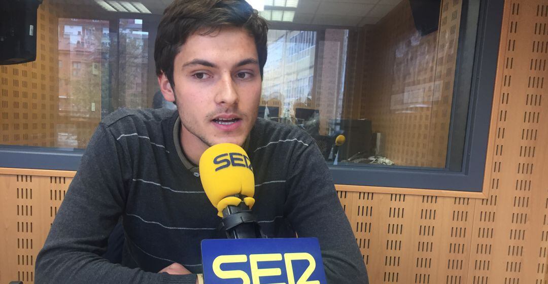 El estudiante vallisoletano, Pablo Criado, en los estudios de Radio Valladolid