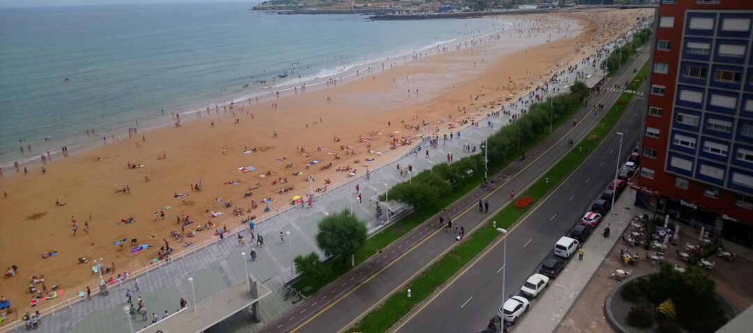 Avenida de Rufo García Rendueles donde se han cortado tres carriles al tráfico. 