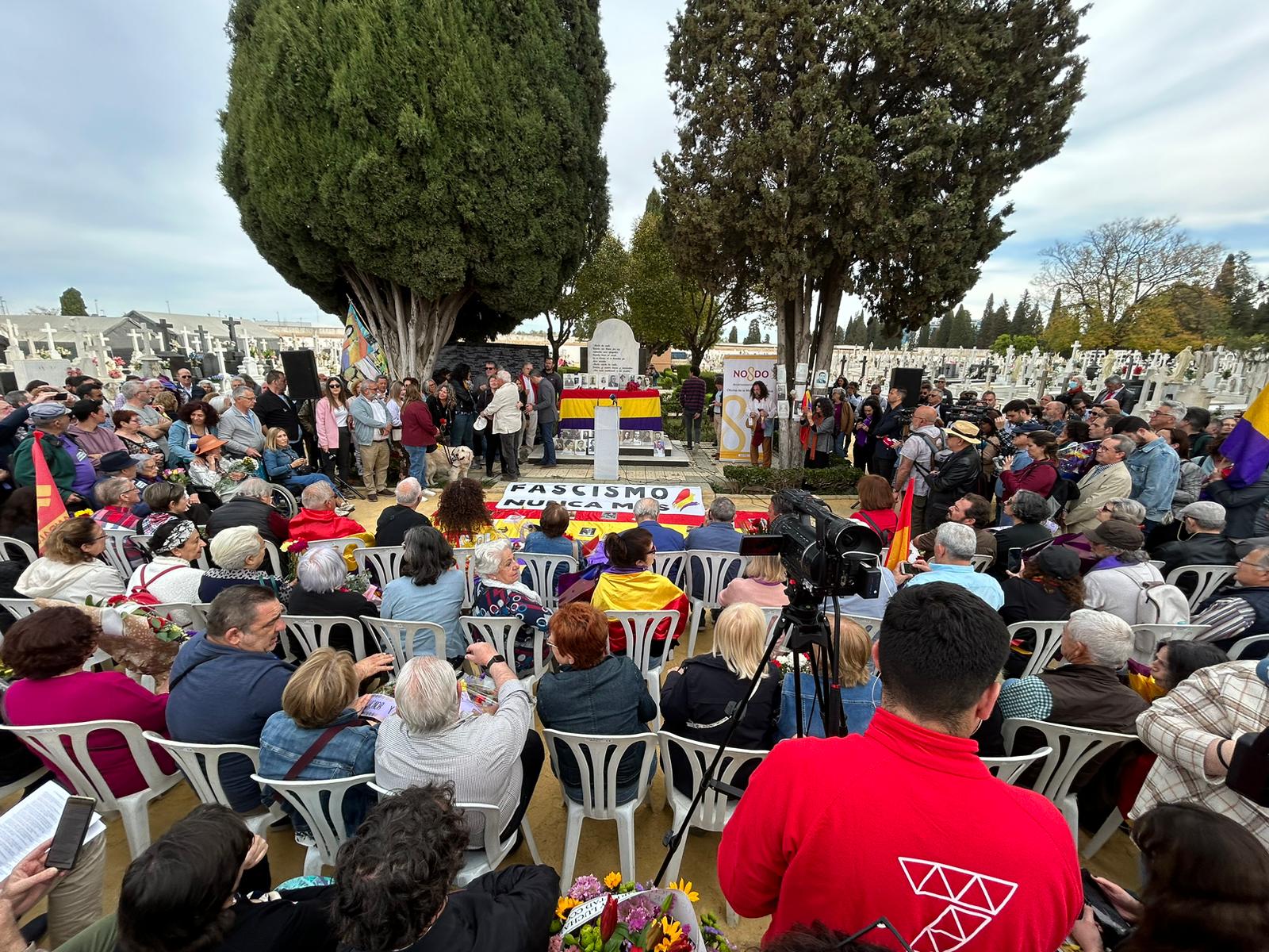 Los restos de los primeros represaliados no identifIcados ya reposan en el osario memorial inaugurado en el cementerio de San Fernando.