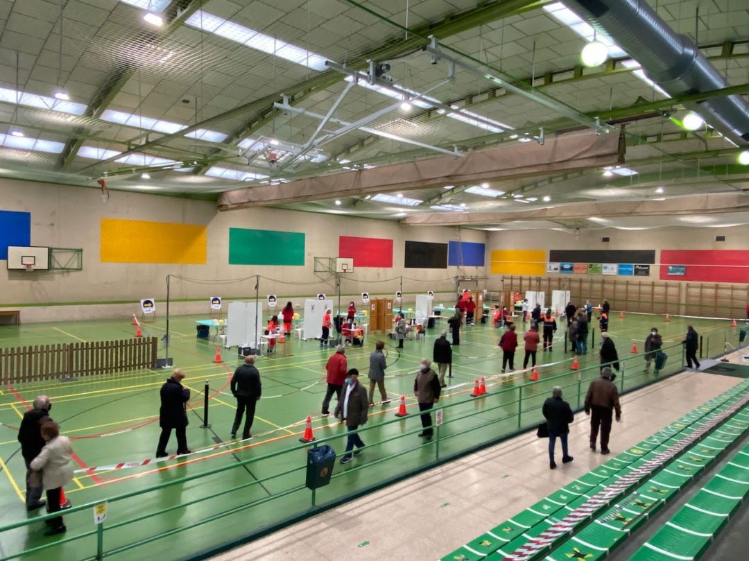 Las vacunaciones siguen avanzando en el polideportivo Pablo Cáceres de Medina del Campo