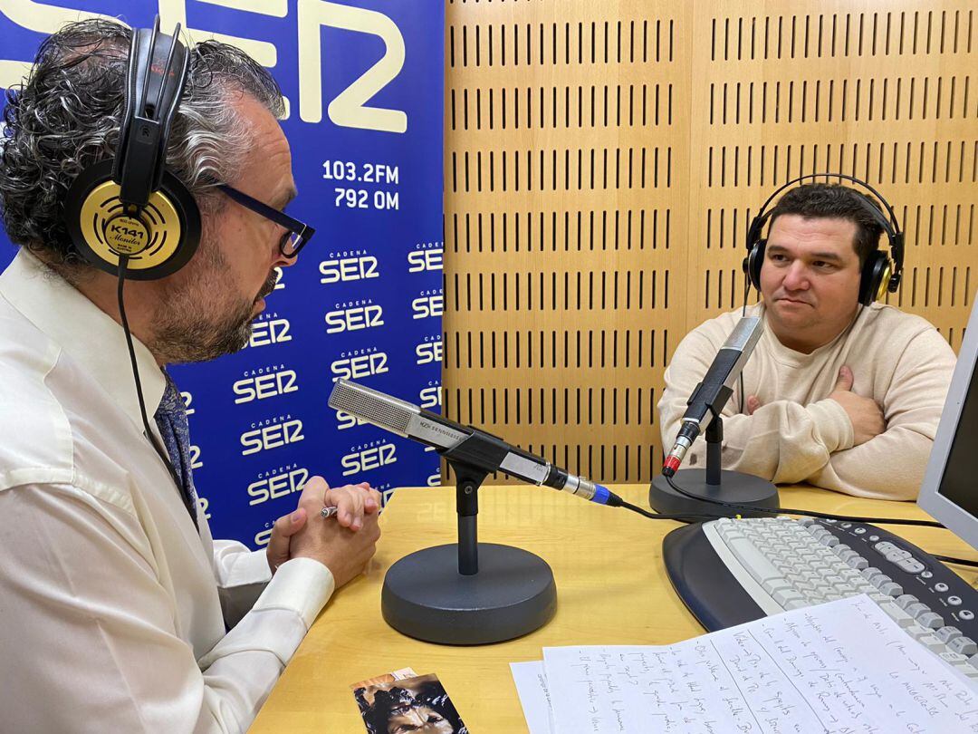 El hermano mayor de La Milagrosa, Javier de Martos, en el estudio del programa Cruz de Guía