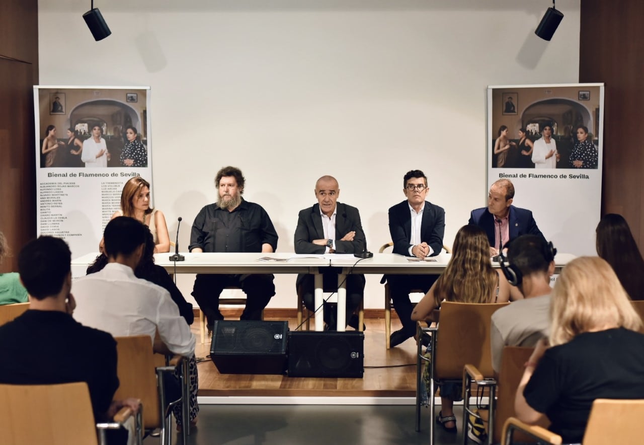 Antonio Muñoz, alcalde de Sevilla en la presentación de las jornadas internacionales de la Bienal