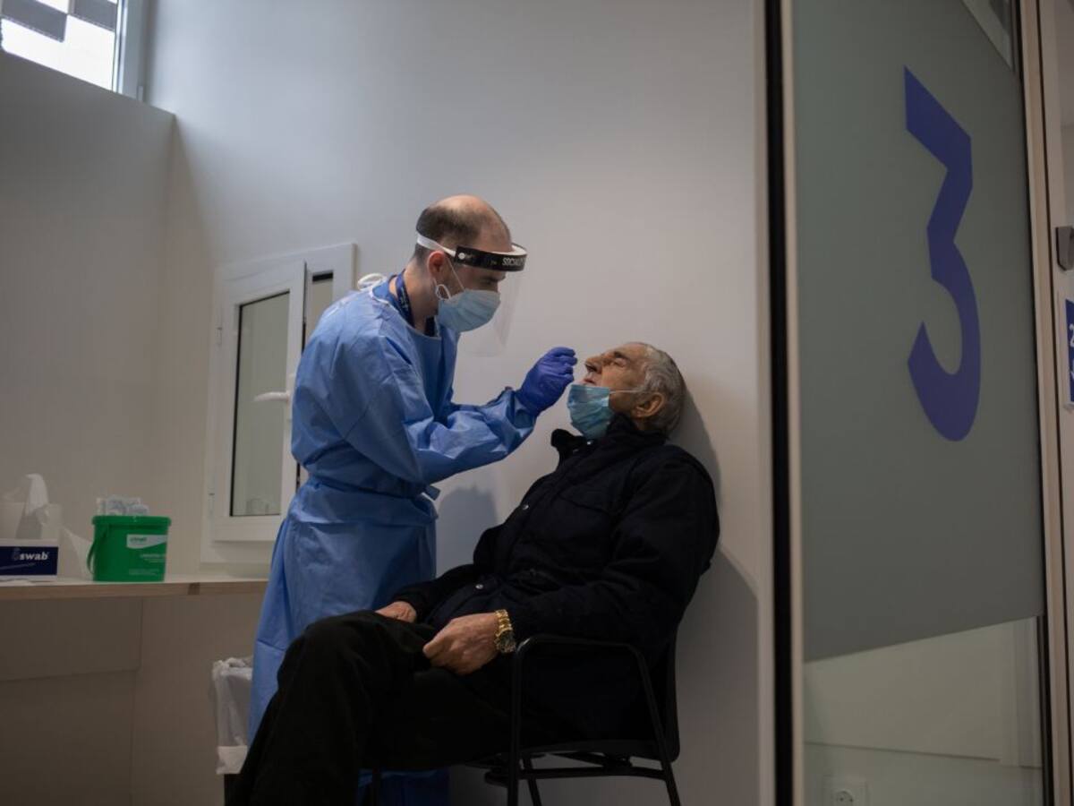 La presión en los hospitales vascos por la covid sigue en descenso