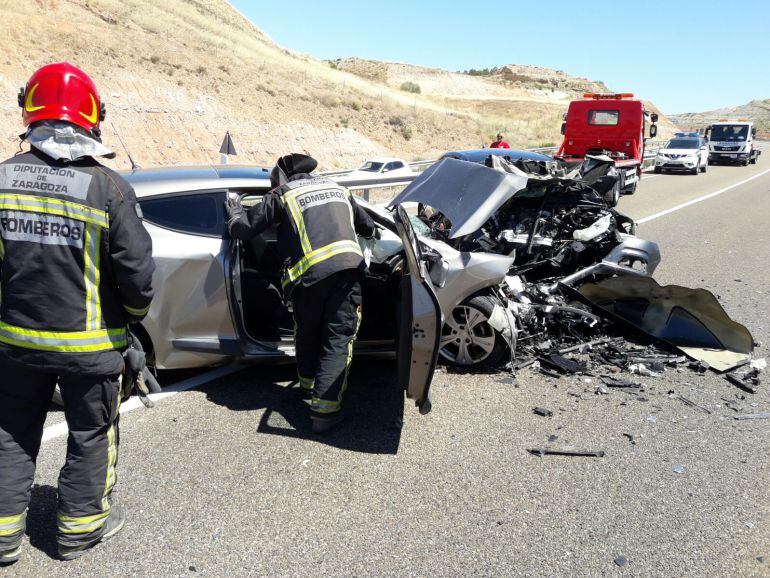 Dos turismos colisionan en la N-232 a la altura de Fuentes de Ebro