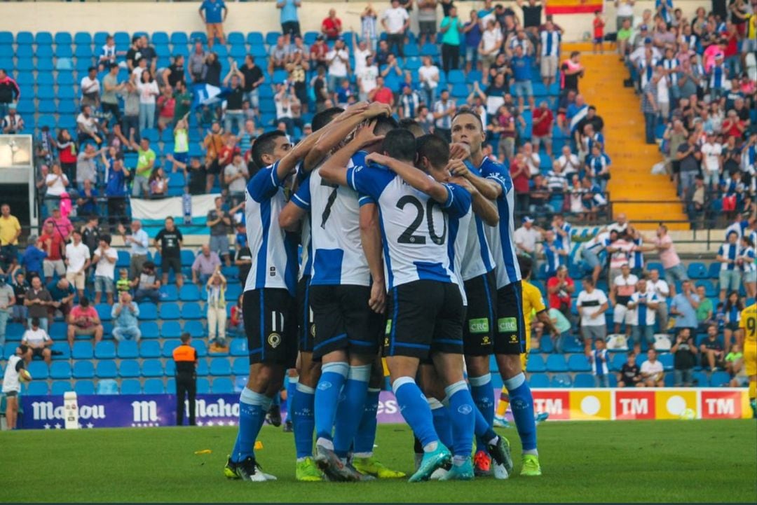 Los jugadores del Hércules CF celebran la victoria ante el Barça B