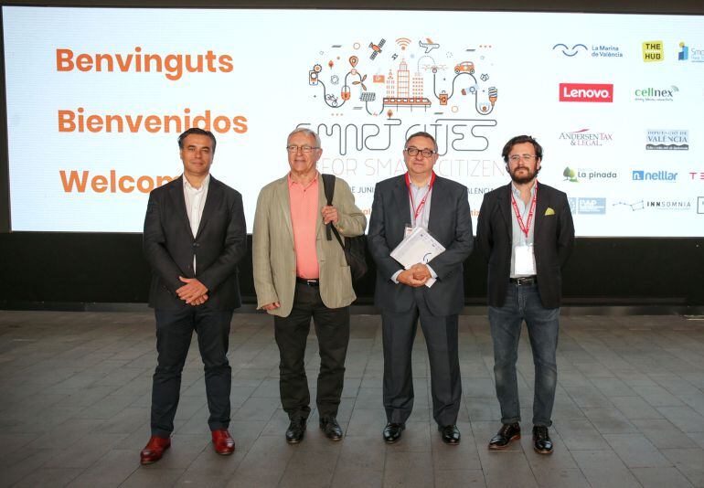 El alcalde Joan Ribó junto al director general del Consorcio de Valencia 2017 Vicent Llorens, y el director estratégico Ramón Marrades en la inauguración del I Congreso Smart Cities for Smart Citizen