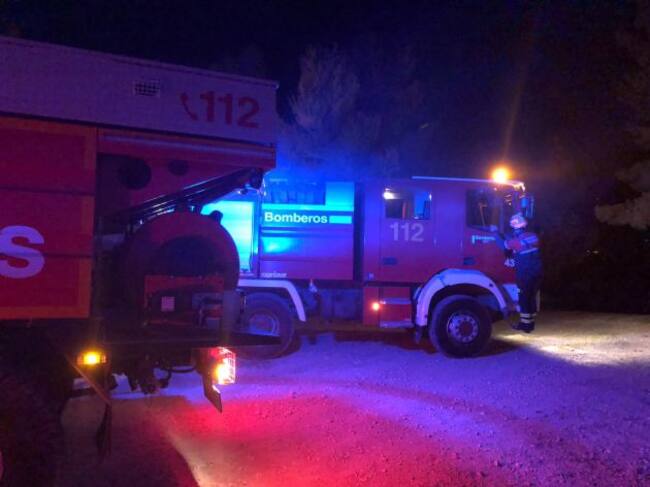 Bomberos en el incendio del Monte Coto en Pinoso
