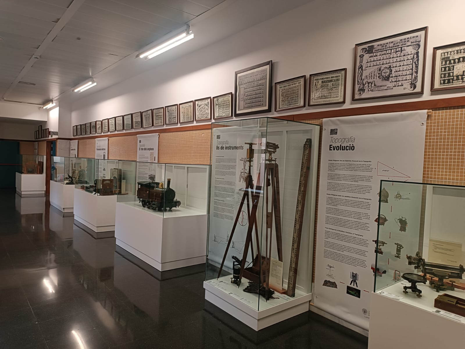 Primeres col.leccions en exposició del MUPIH