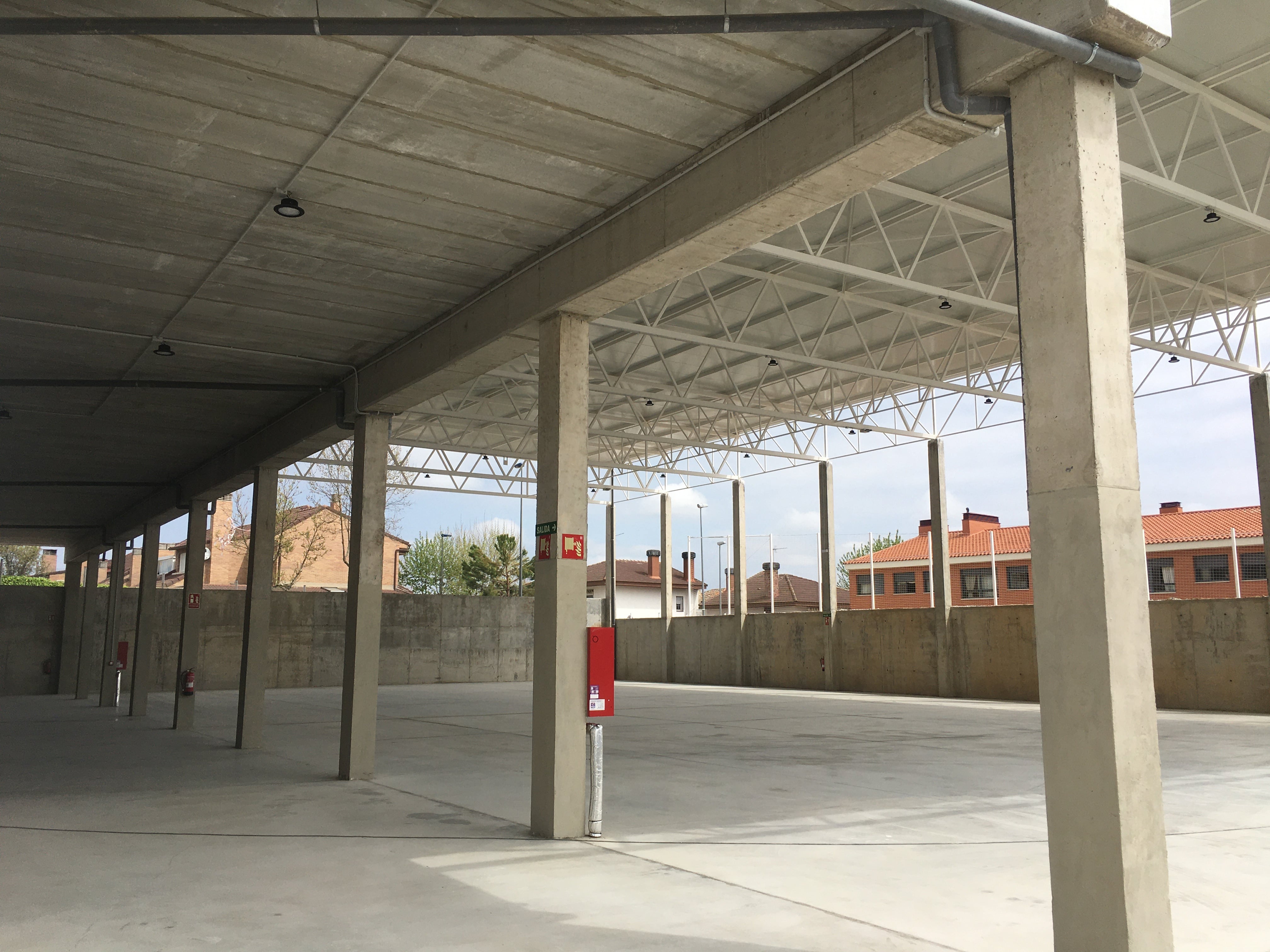 Nuevo pabellón del colegio Virgen de Navalazarza en San Agustín del Guadalix