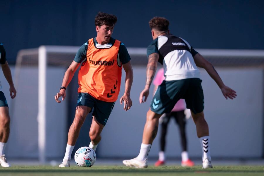 Entrenamiento del Málaga CF en el Anexo de La Rosaleda