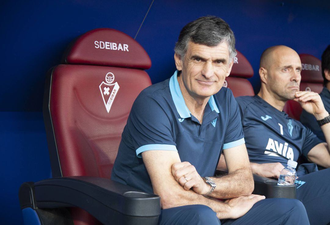 Mendilibar en el banquillo del Eibar.