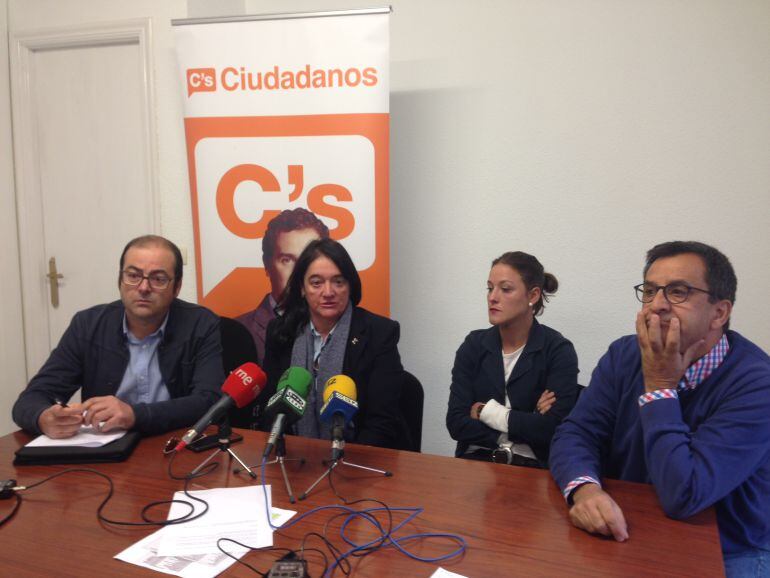 Representantes de Ciudadanos y de la empresa