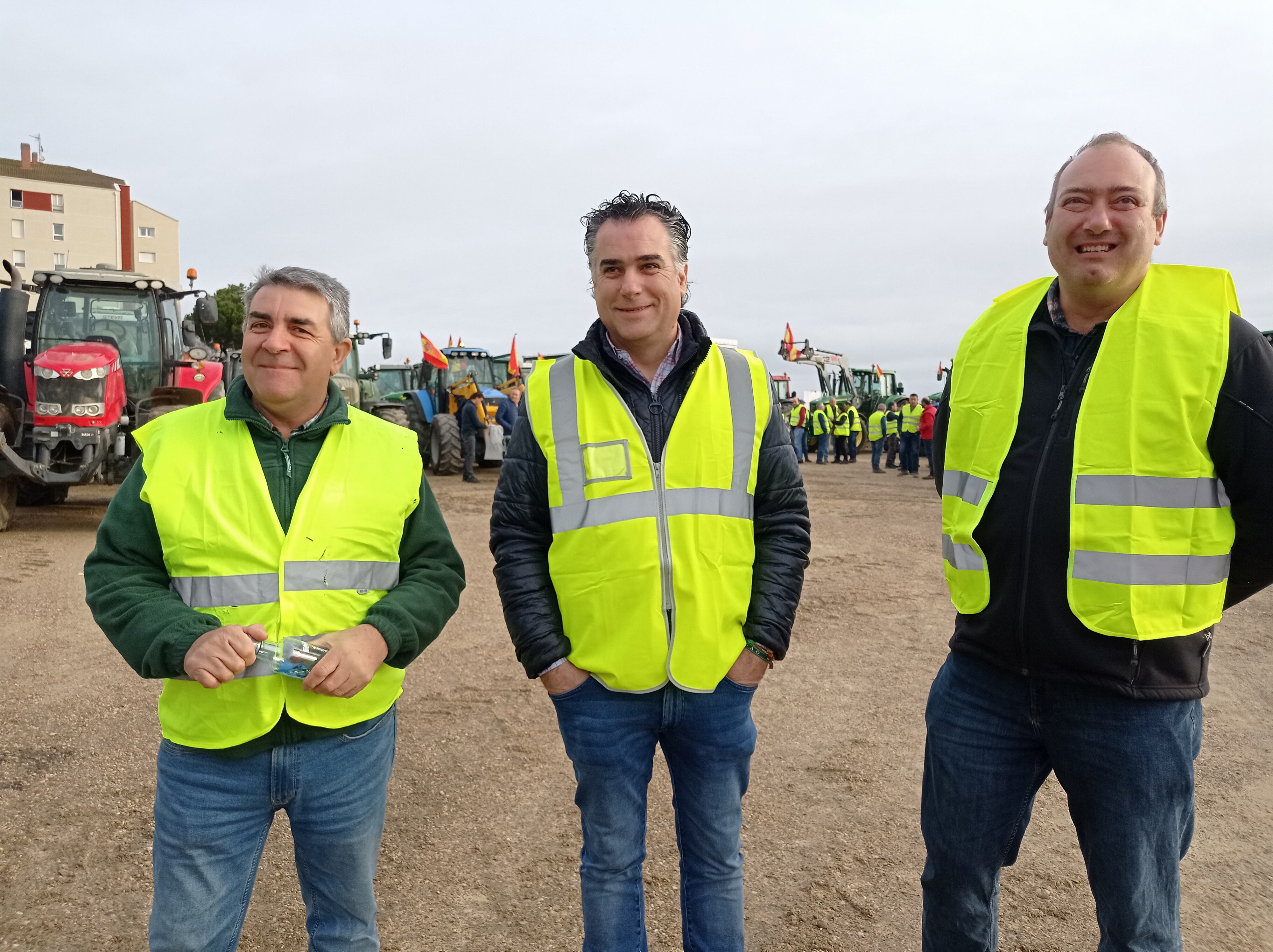 Blas donis, José Luis Marcos y David Tejerina en Magaz antes de comenzar la tractorada