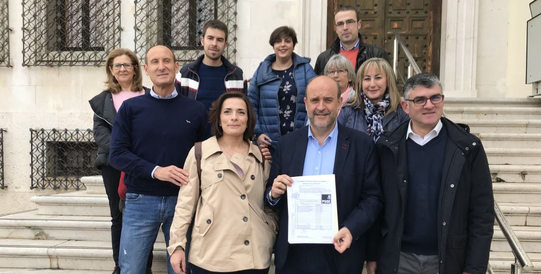 José Luis Martínez Guijarro (en el centro) encabeza la candidatura del PSOE a las Cortes de Castilla-La Mancha.