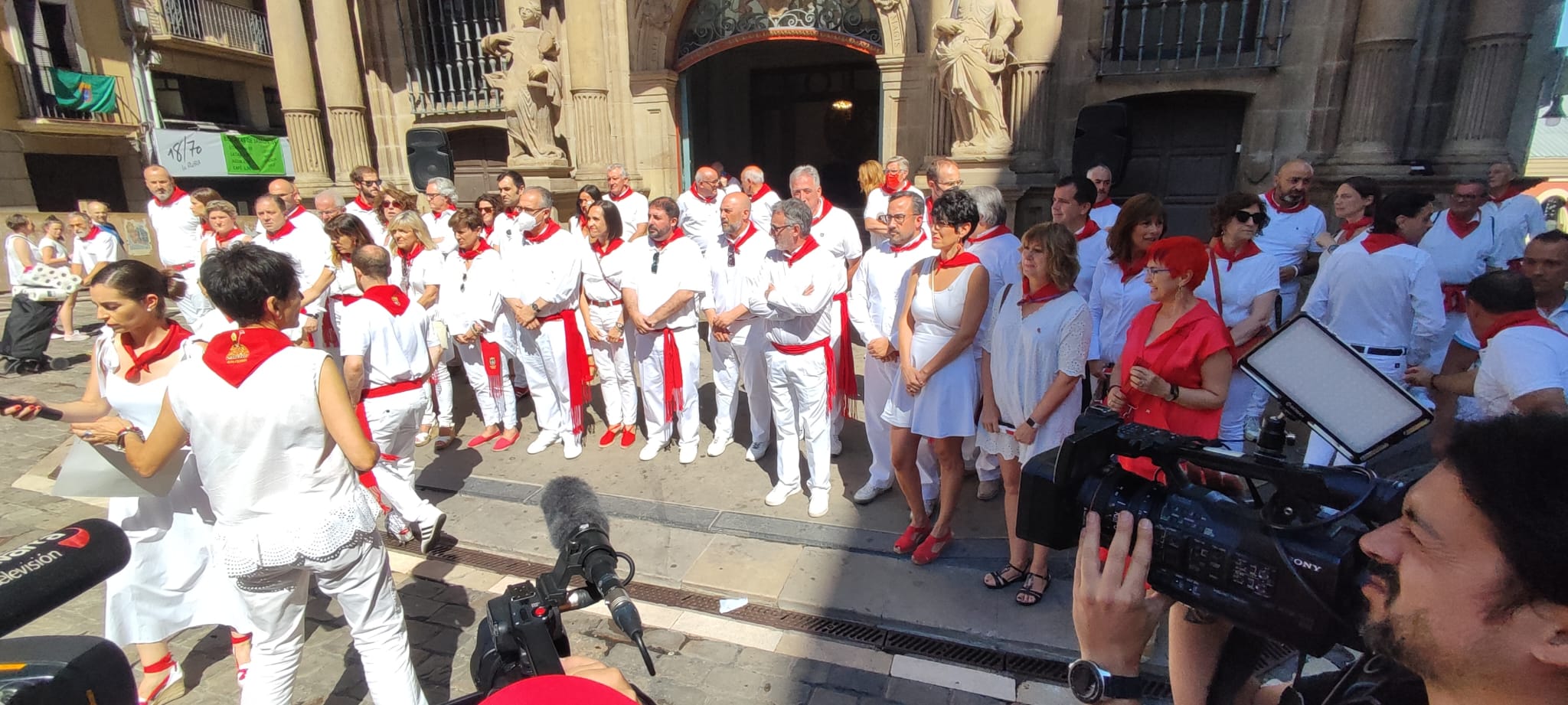 Concentración institucional en Pamplona de homenaje a Miguel Ángel Blanco, 25 años después de su asesinato.