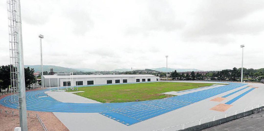 Pista de atletismo del Complejo Deportivo de Las Mestas