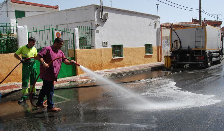 Los trabajos de limpieza intensiva se mantendrán incluso después del verano