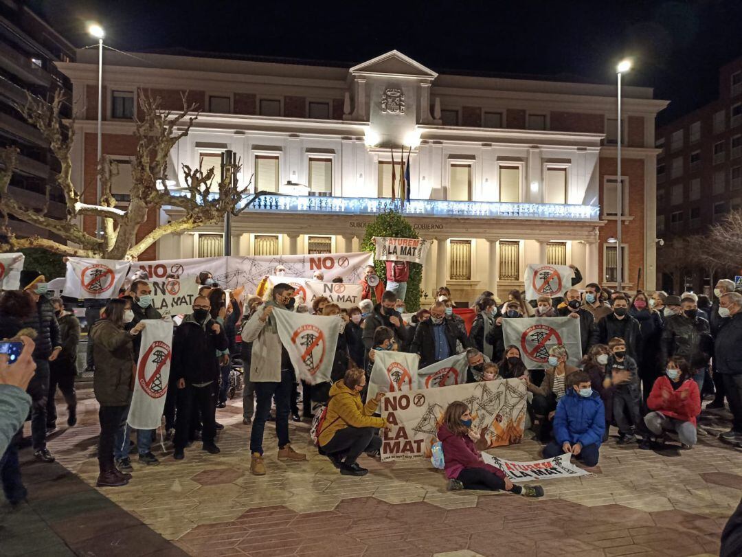 La caravana contra la MAT acabó en la Plaza Maria Agustina