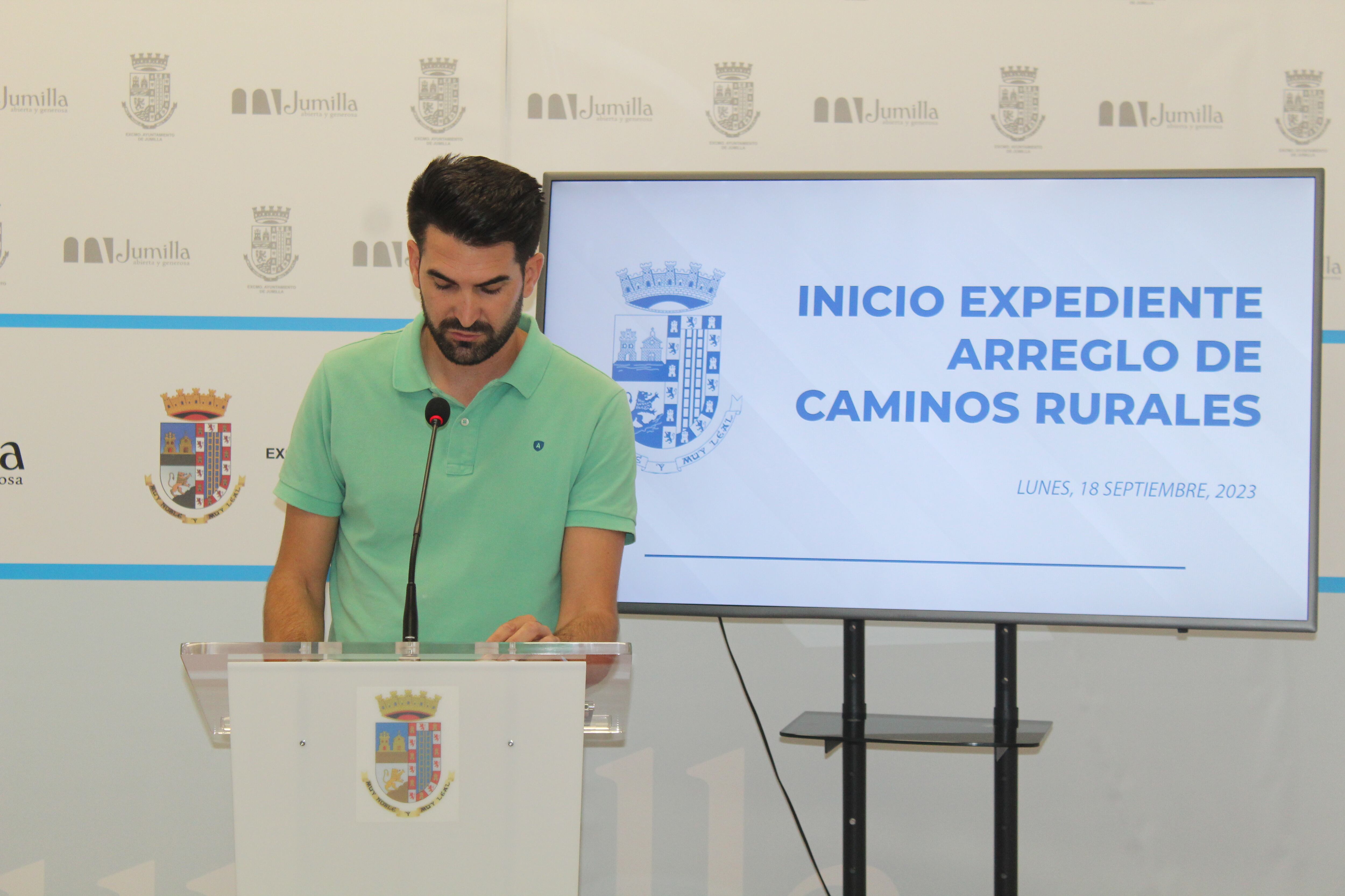 El concejal de Agricultura, Antonio Pérez durante la rueda de prensa