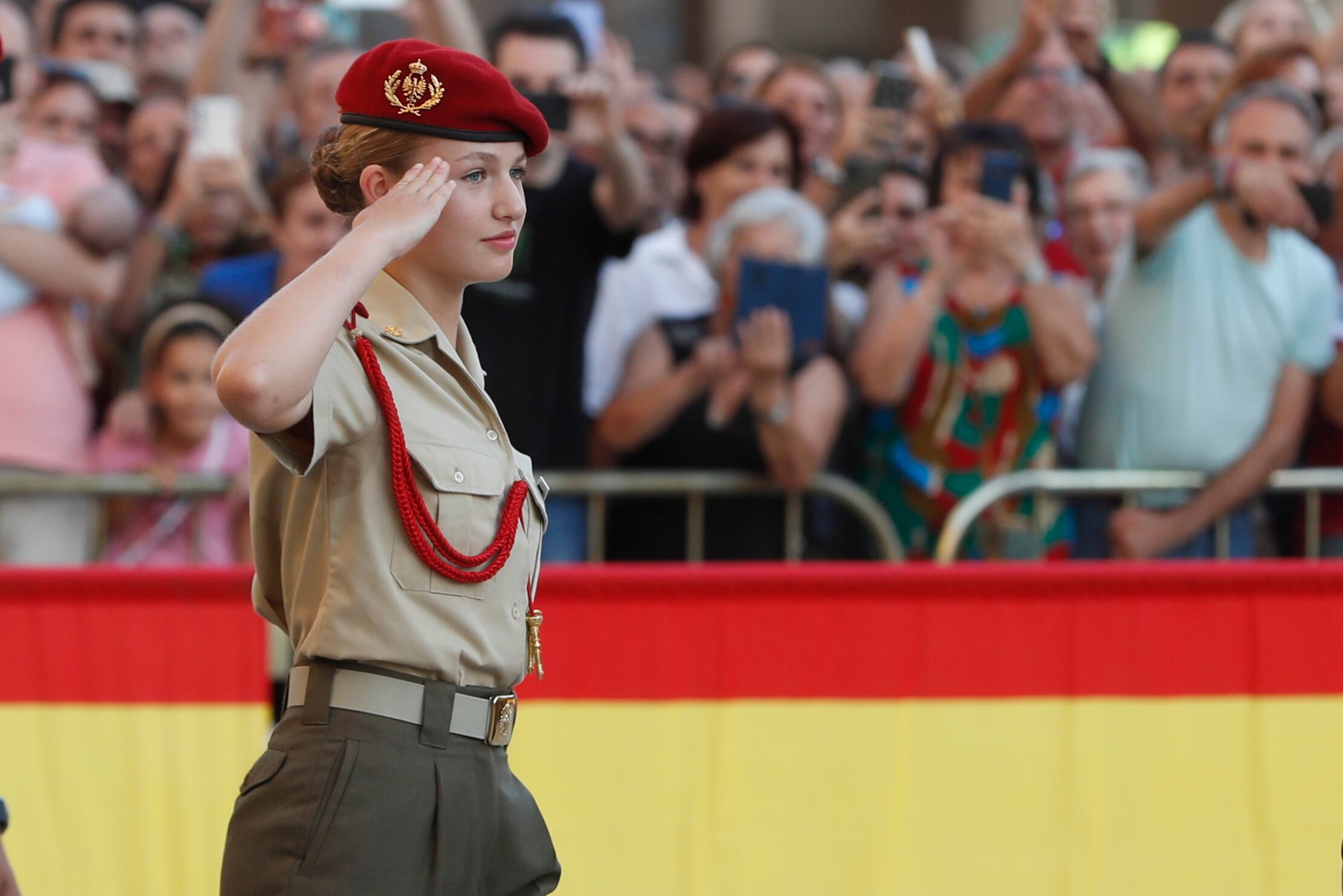 ZARAGOZA, 06/10/2023.-La princesa Leonor participa con los cadetes de la Academia General Militar de Zaragoza en la ofrenda a la Virgen del Pilar, este viernes en la Basílica del Pilar de Zaragoza.- EFE/ Javier Cebollada
