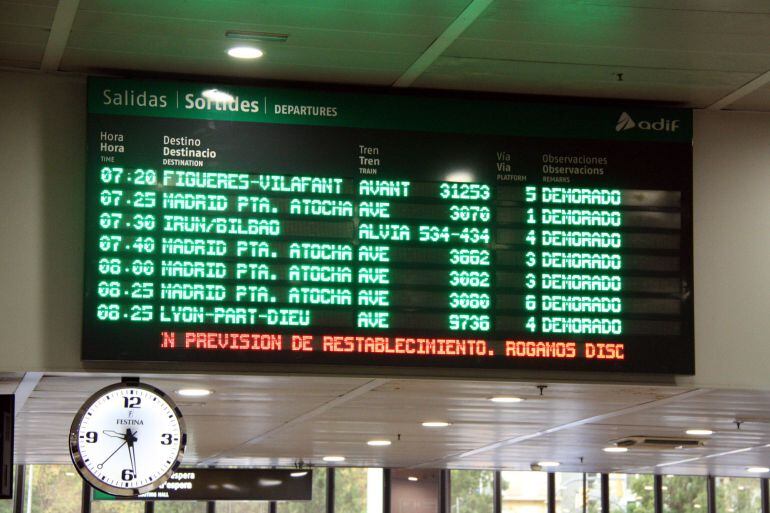 Col·lapsada la circulació de trens AVE a Catalunya a causa d'un possible robatori de cable de coure