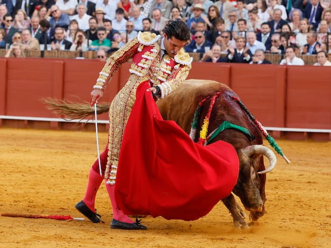 SEVILLA, 21/04/2026.- El diestro Alejandro Talavante durante la décima corrida de la Feria de Abril de Sevilla, con reses de la ganadería de Núñez del Cuvillo, este martes en la plaza de la Maestranza. EFE/José Manuel Vidal