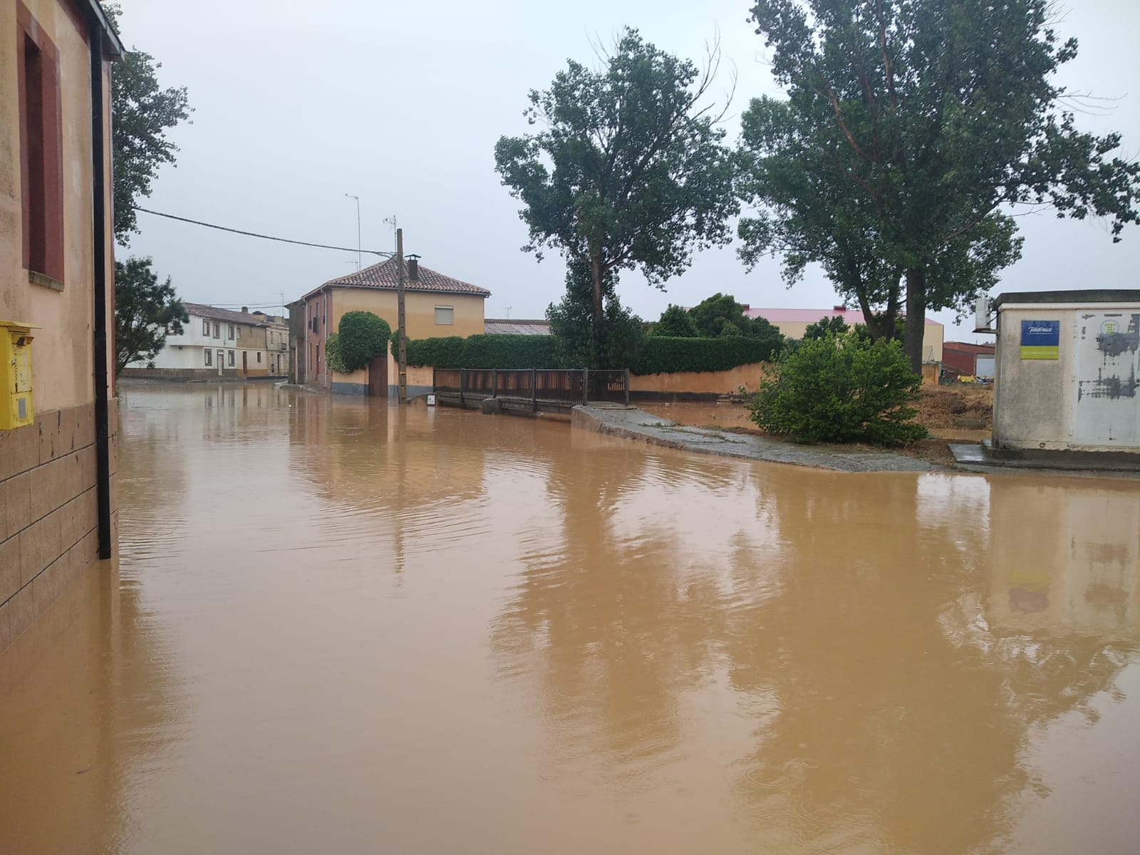 Una calle anegada en la localidad de Cerecinos de Campos