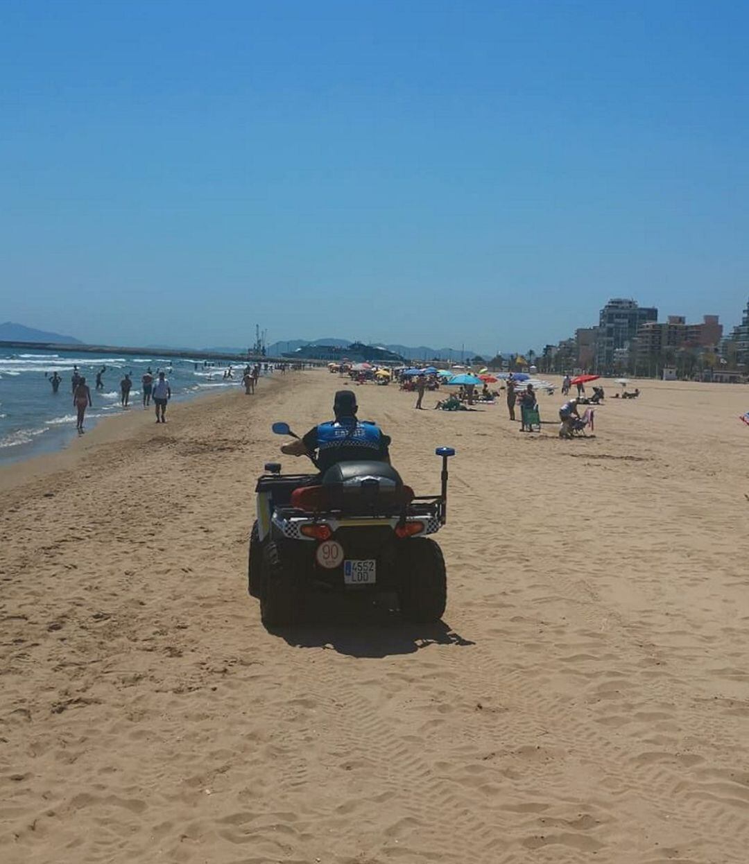 Vigilancia en la playa de Gandia 