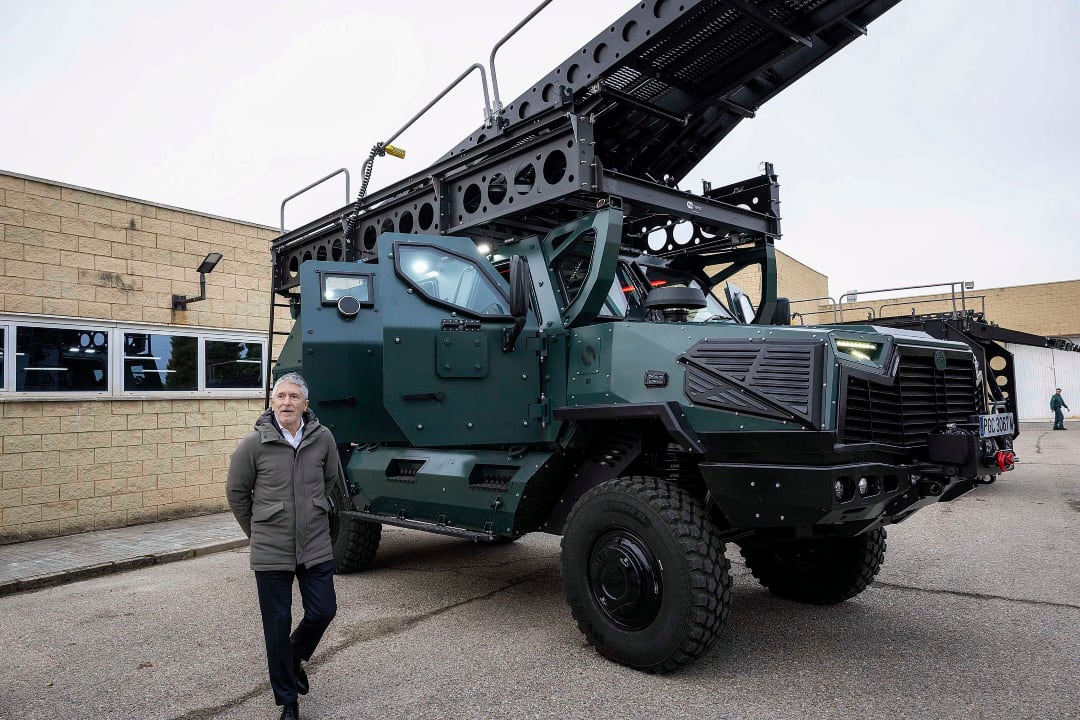 El ministro Grande- Marlaska con el nuevo vehículo táctico de la Guardia Civil