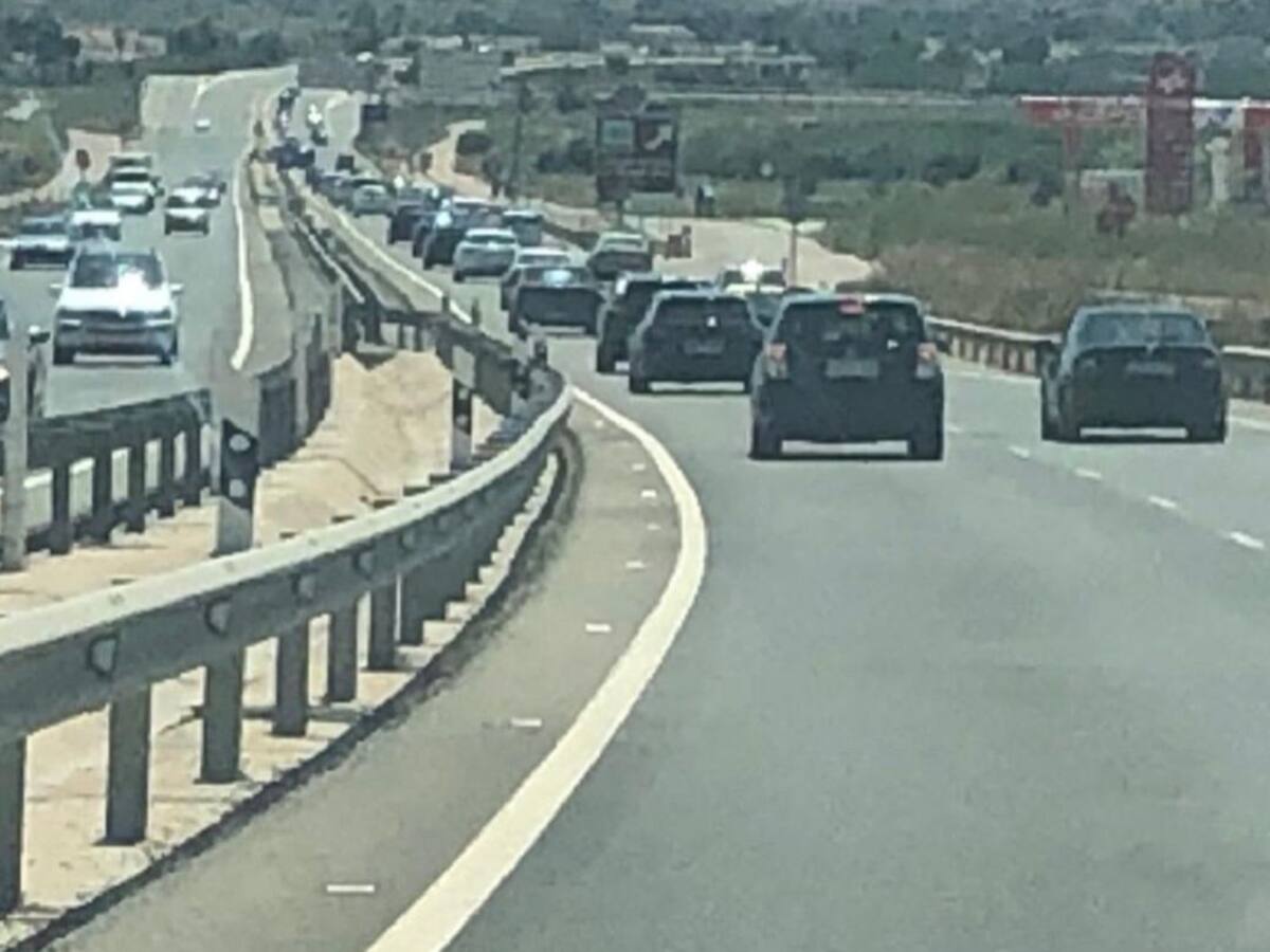 La 'nueva normalidad' se nota en las carreteras con un aumento del tráfico