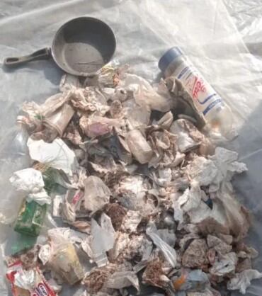 Todo tipo de basura, hasta una sartén han recogido los voluntarios